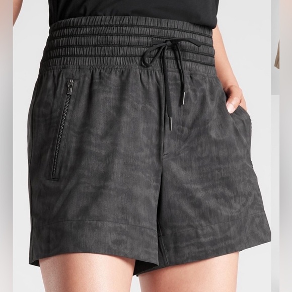 Athleta | Camden Printed Short, Size 6 - Picture 3 of 15
